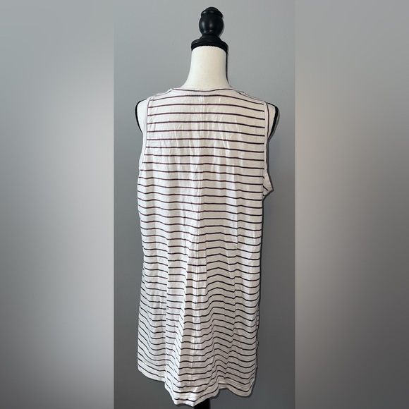 Old navy- white and purple dress - Picture 3 of 5